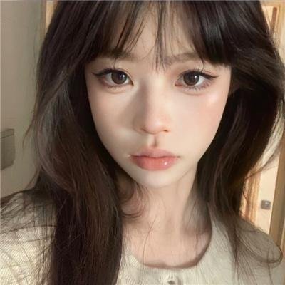 黑衣女孩